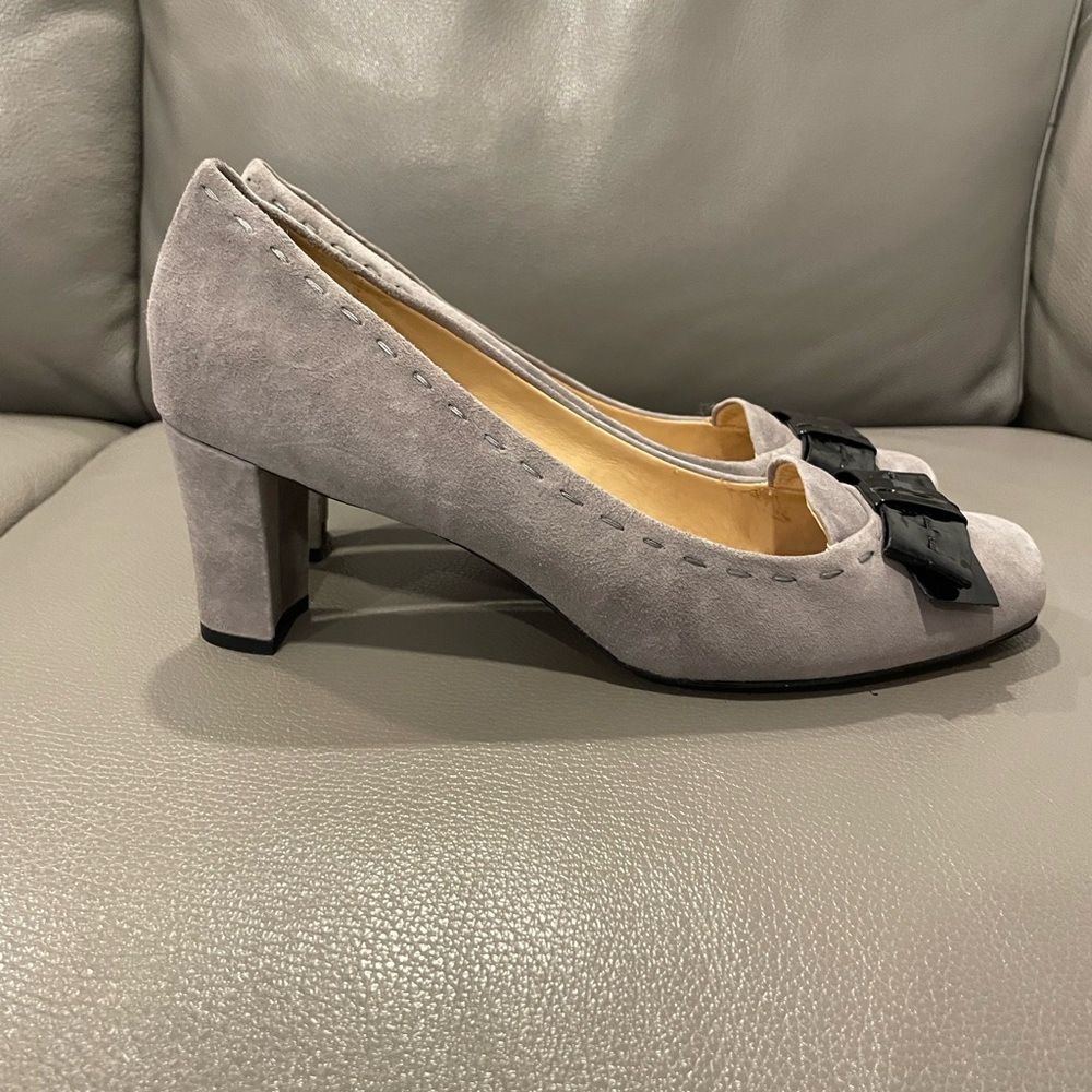 Joan & David Gray Heels with Sophisticated Toe Design and Black Bow Accent